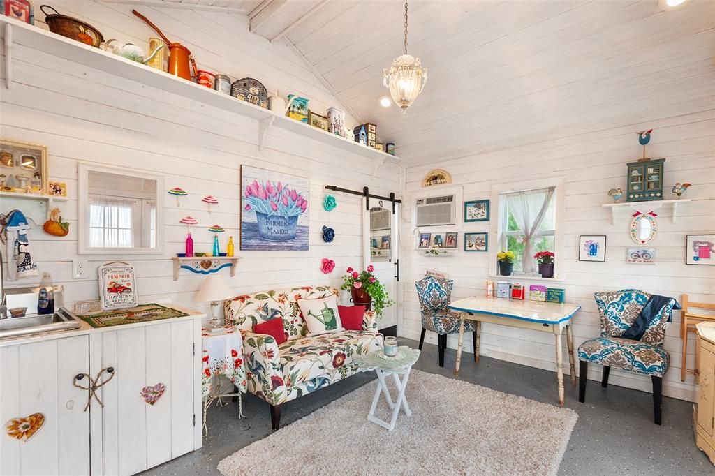 For Sale: $700,000 (5 beds, 3 baths, 2070 Square Feet)