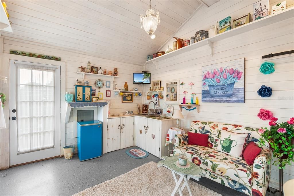 For Sale: $700,000 (5 beds, 3 baths, 2070 Square Feet)