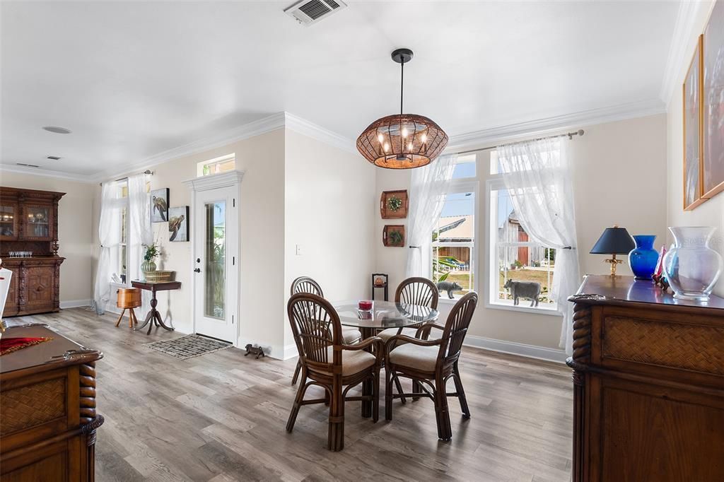 For Sale: $700,000 (5 beds, 3 baths, 2070 Square Feet)