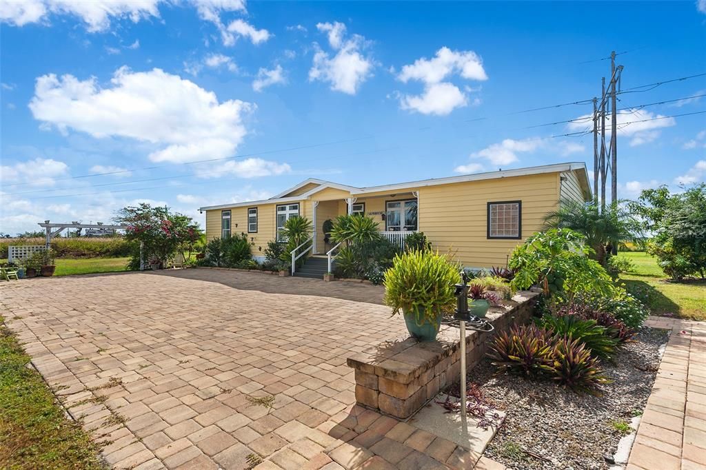 For Sale: $700,000 (5 beds, 3 baths, 2070 Square Feet)