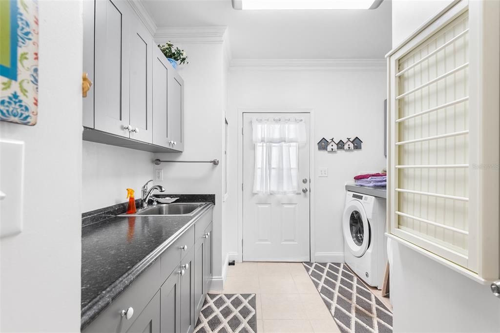 For Sale: $700,000 (5 beds, 3 baths, 2070 Square Feet)