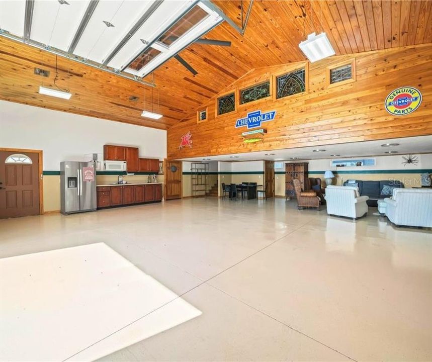 For Sale: $700,000 (5 beds, 3 baths, 2070 Square Feet)