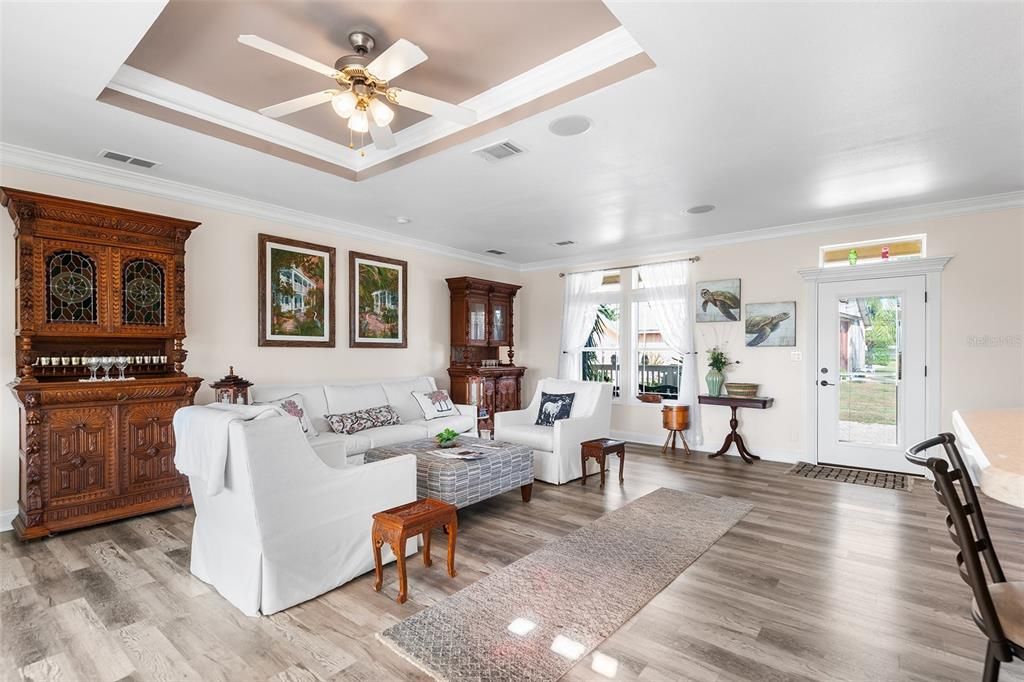 For Sale: $700,000 (5 beds, 3 baths, 2070 Square Feet)