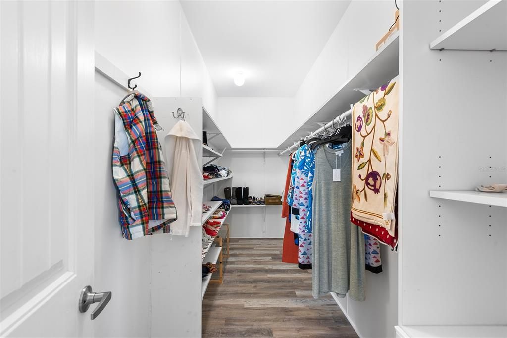 For Sale: $700,000 (5 beds, 3 baths, 2070 Square Feet)