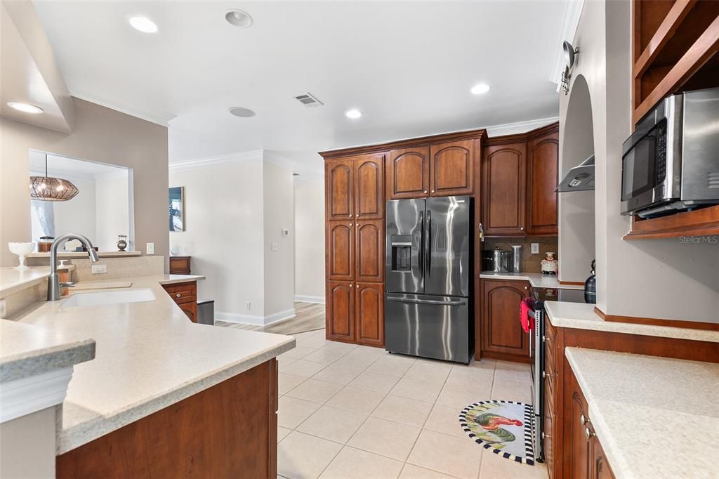 For Sale: $700,000 (5 beds, 3 baths, 2070 Square Feet)