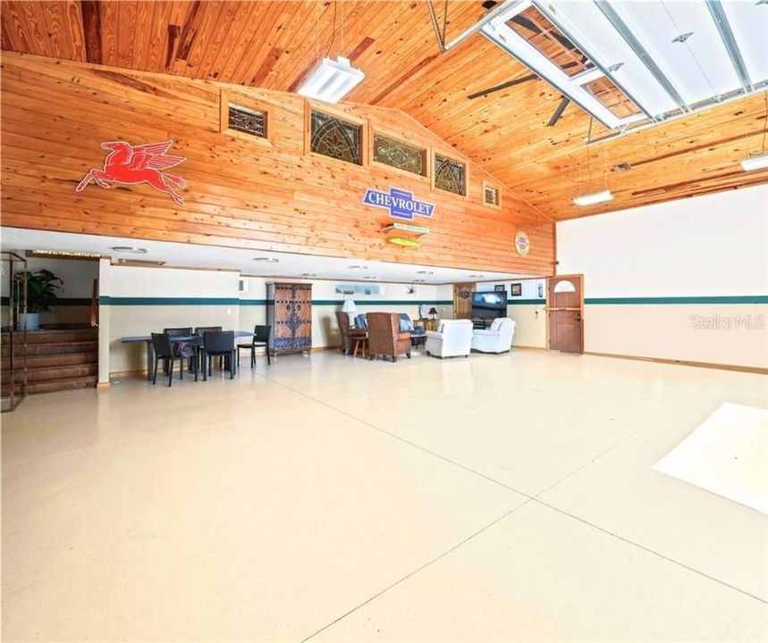 For Sale: $700,000 (5 beds, 3 baths, 2070 Square Feet)