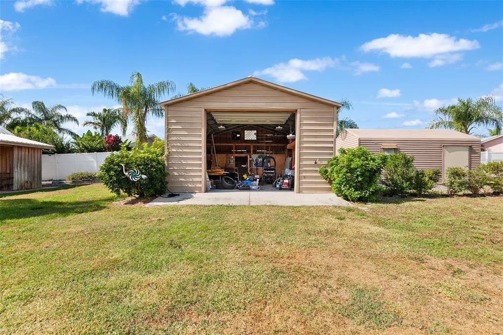 For Sale: $700,000 (5 beds, 3 baths, 2070 Square Feet)