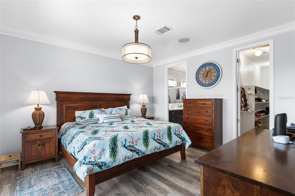 For Sale: $700,000 (5 beds, 3 baths, 2070 Square Feet)