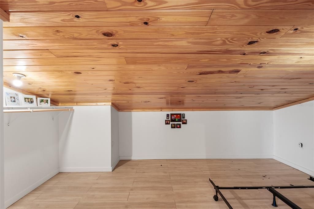 For Sale: $700,000 (5 beds, 3 baths, 2070 Square Feet)