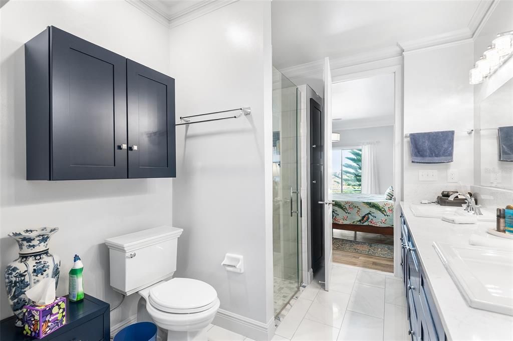 For Sale: $700,000 (5 beds, 3 baths, 2070 Square Feet)