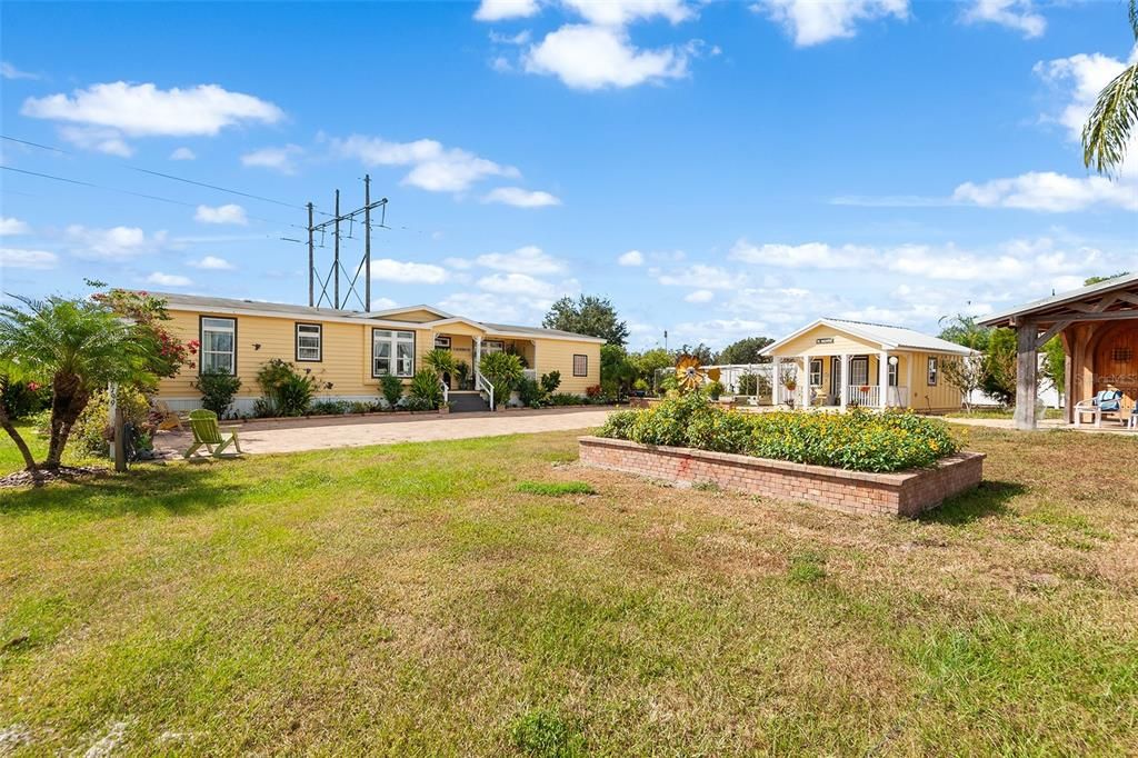 For Sale: $700,000 (5 beds, 3 baths, 2070 Square Feet)