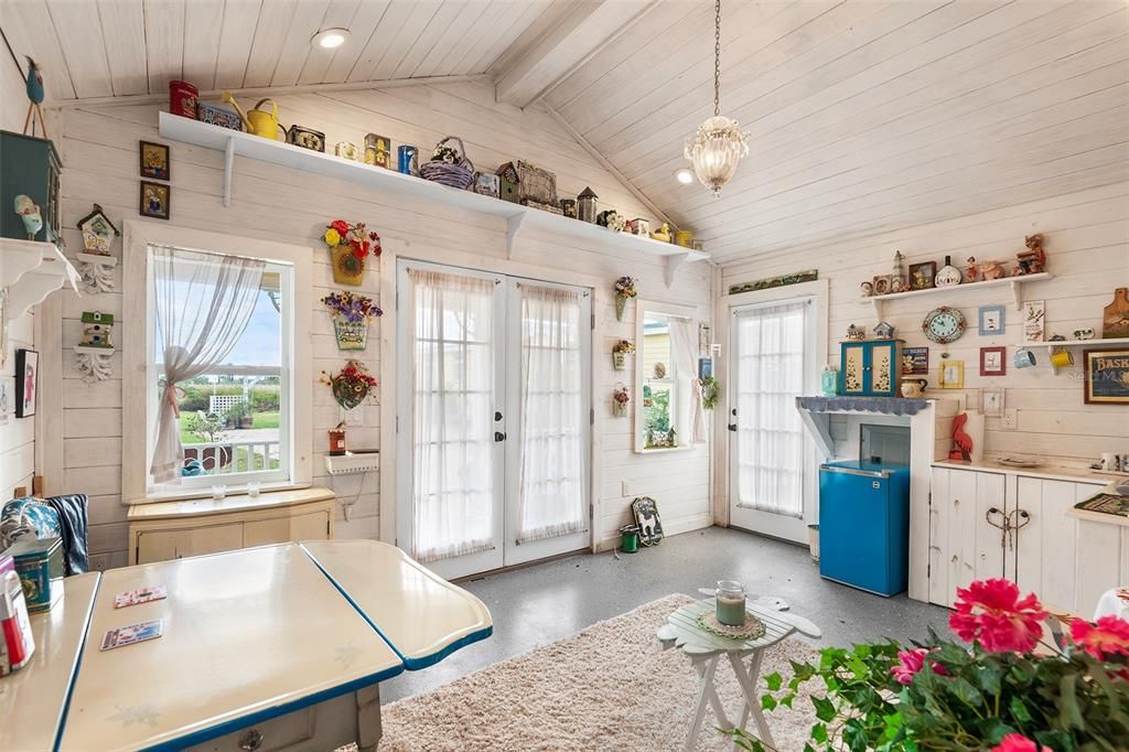 For Sale: $700,000 (5 beds, 3 baths, 2070 Square Feet)