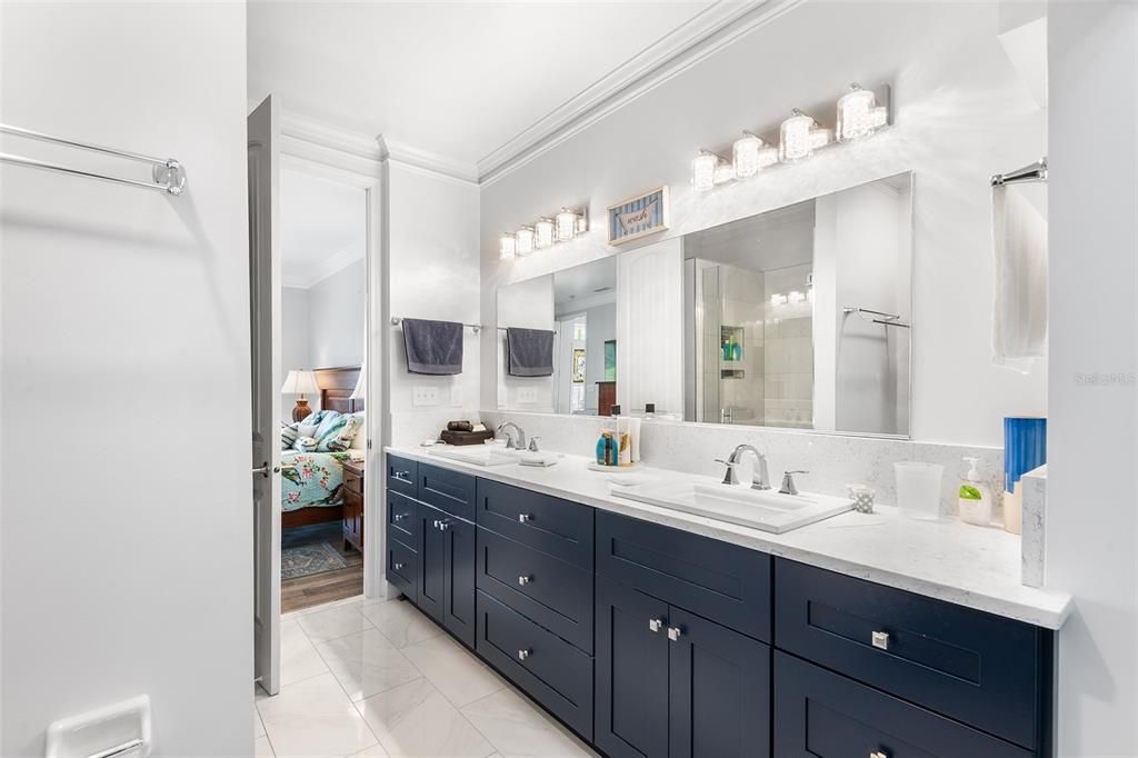 For Sale: $700,000 (5 beds, 3 baths, 2070 Square Feet)