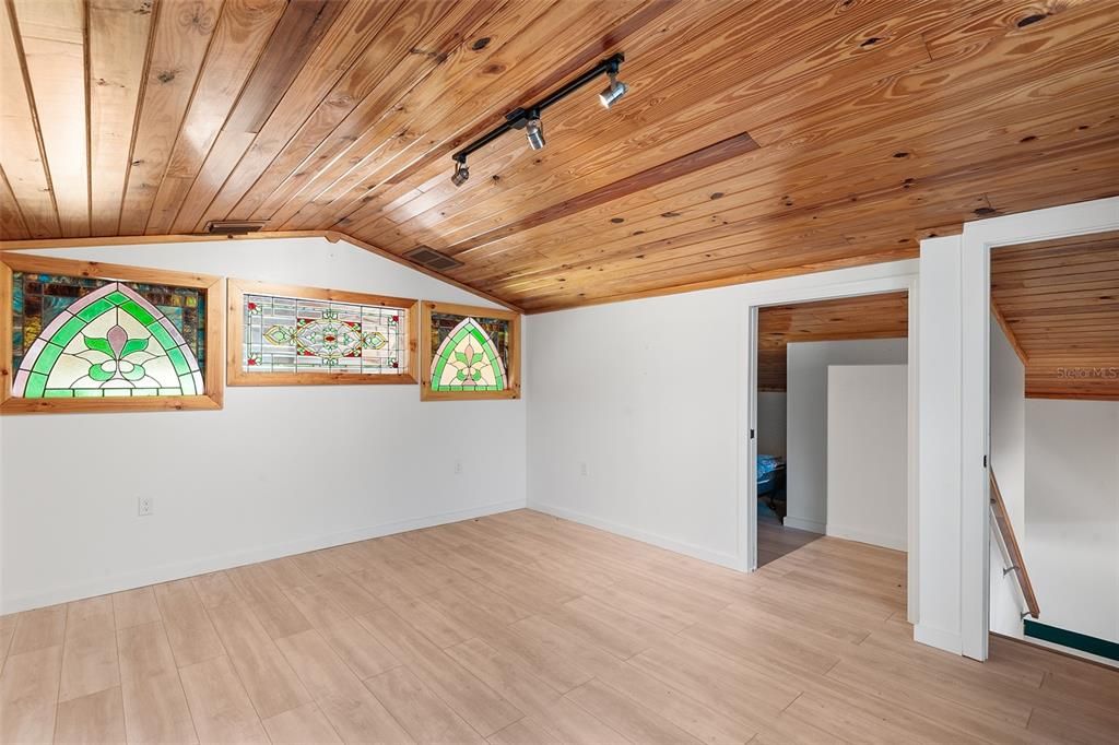 For Sale: $700,000 (5 beds, 3 baths, 2070 Square Feet)