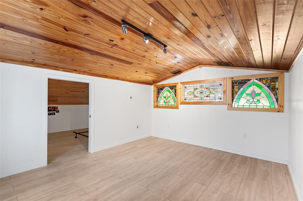 For Sale: $700,000 (5 beds, 3 baths, 2070 Square Feet)