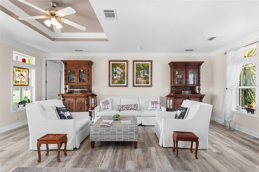 For Sale: $700,000 (5 beds, 3 baths, 2070 Square Feet)