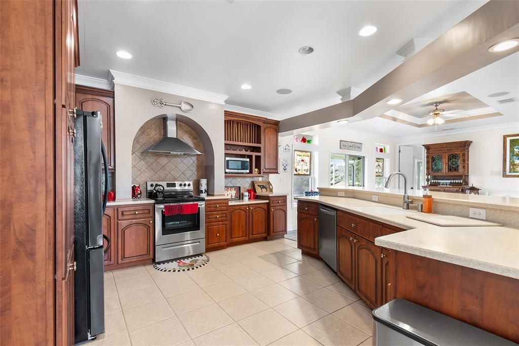 For Sale: $700,000 (5 beds, 3 baths, 2070 Square Feet)