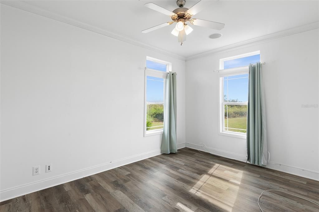 For Sale: $700,000 (5 beds, 3 baths, 2070 Square Feet)