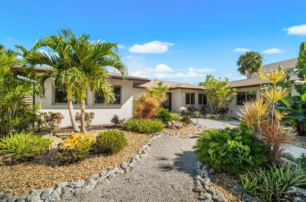 For Sale: $2,149,000 (4 beds, 3 baths, 2657 Square Feet)