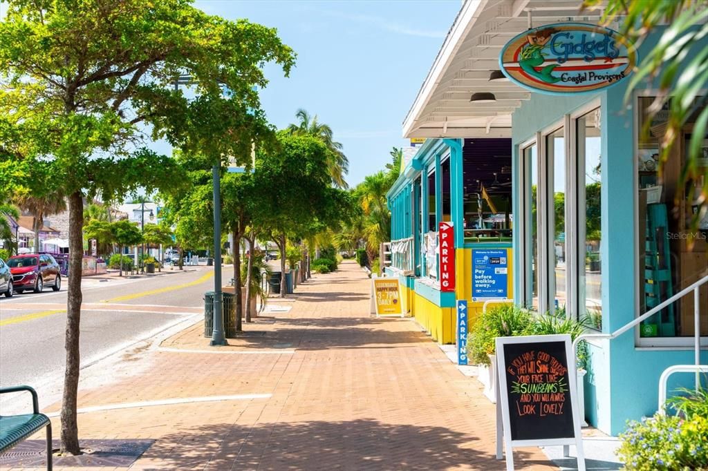 For Sale: $2,149,000 (4 beds, 3 baths, 2657 Square Feet)