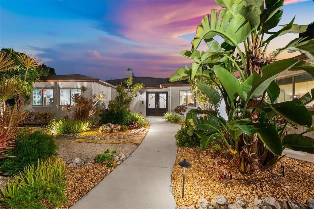 For Sale: $2,149,000 (4 beds, 3 baths, 2657 Square Feet)