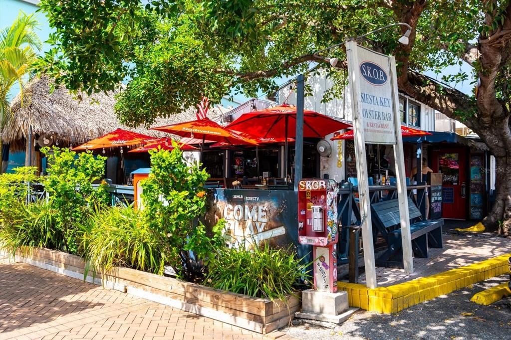 For Sale: $2,149,000 (4 beds, 3 baths, 2657 Square Feet)