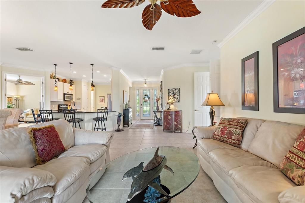 Под контрактом: $425,000 (3 спален, 2 ванн, 2139 Квадратных фут)