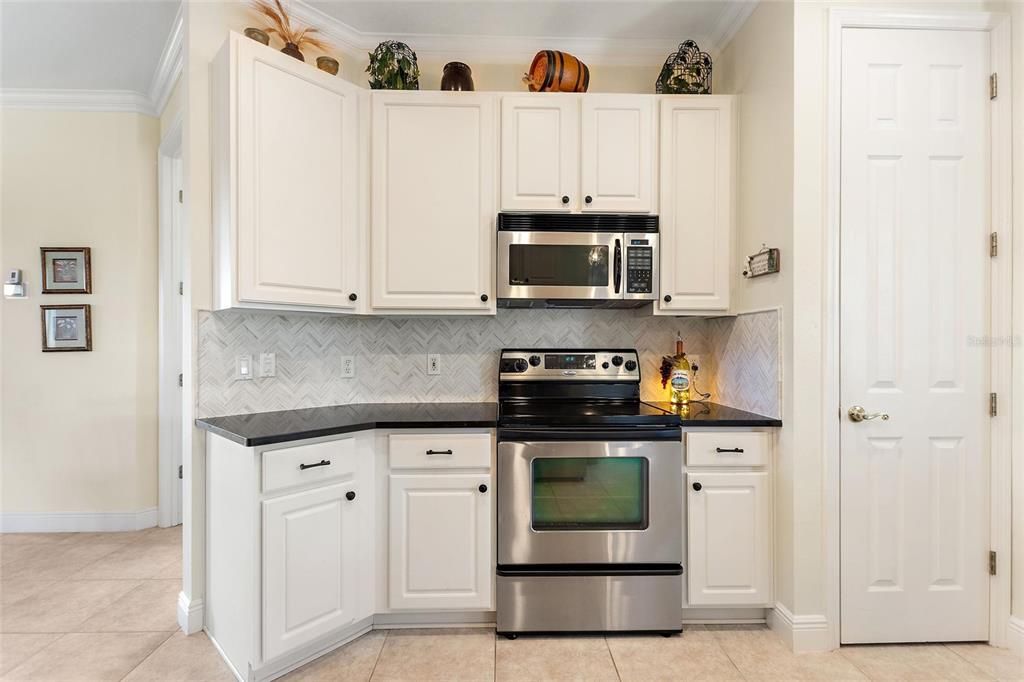 Под контрактом: $425,000 (3 спален, 2 ванн, 2139 Квадратных фут)