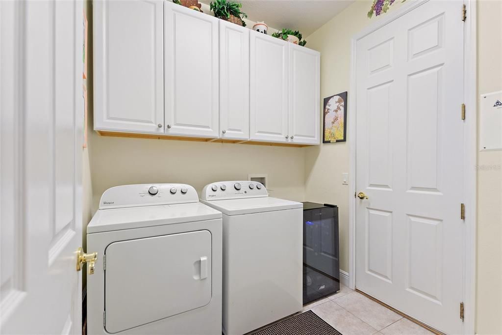 Под контрактом: $425,000 (3 спален, 2 ванн, 2139 Квадратных фут)