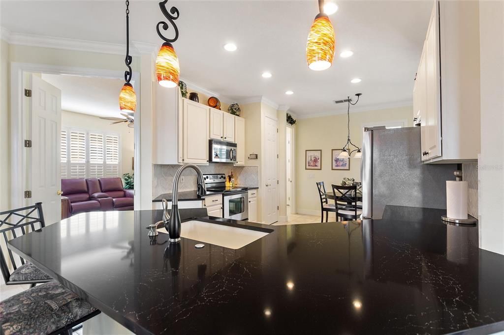 Под контрактом: $425,000 (3 спален, 2 ванн, 2139 Квадратных фут)