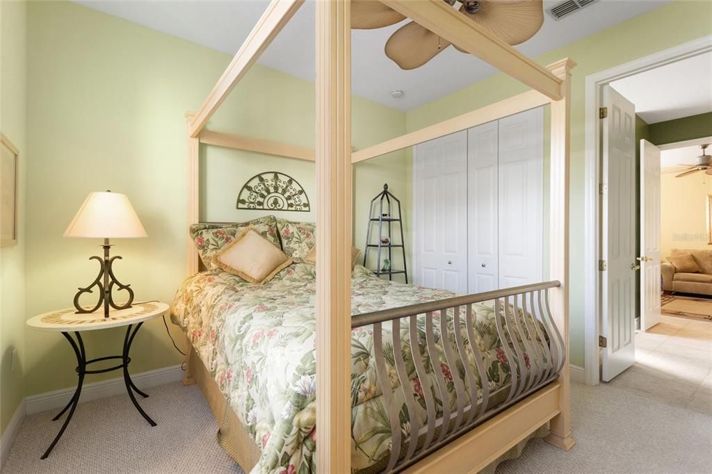 Под контрактом: $425,000 (3 спален, 2 ванн, 2139 Квадратных фут)