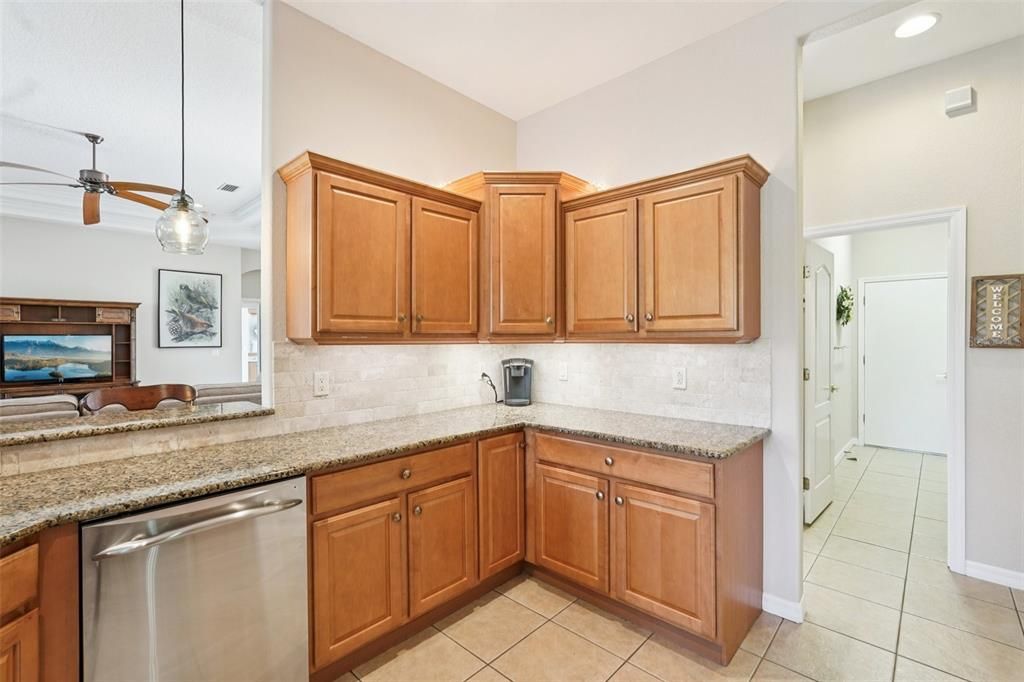 Activo con contrato: $660,000 (3 camas, 2 baños, 2279 Pies cuadrados)