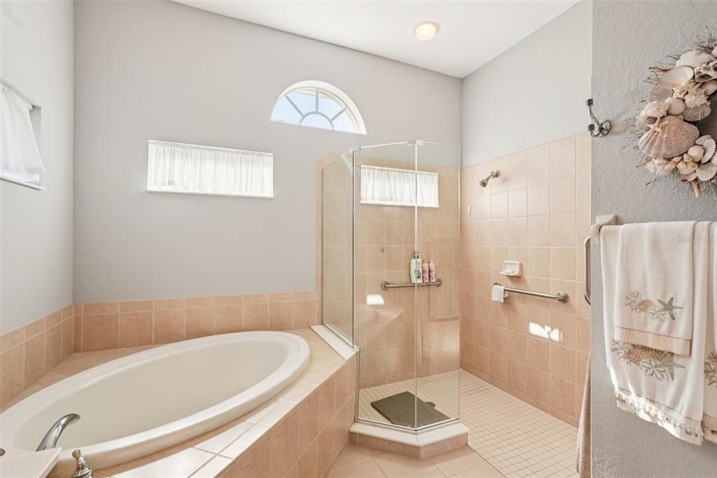 Activo con contrato: $660,000 (3 camas, 2 baños, 2279 Pies cuadrados)