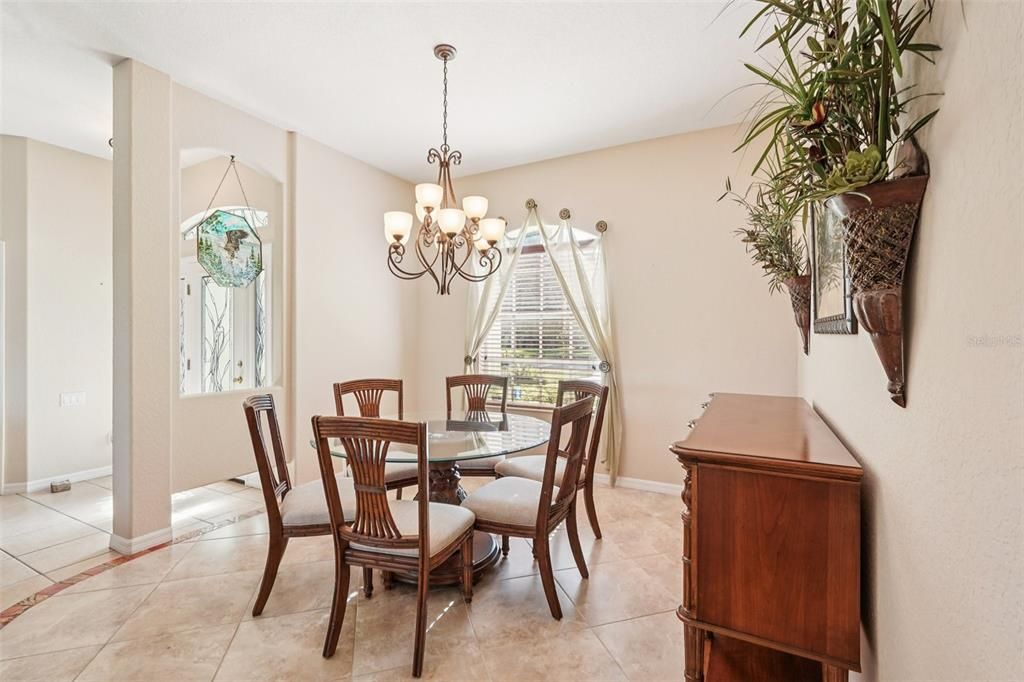 Activo con contrato: $660,000 (3 camas, 2 baños, 2279 Pies cuadrados)