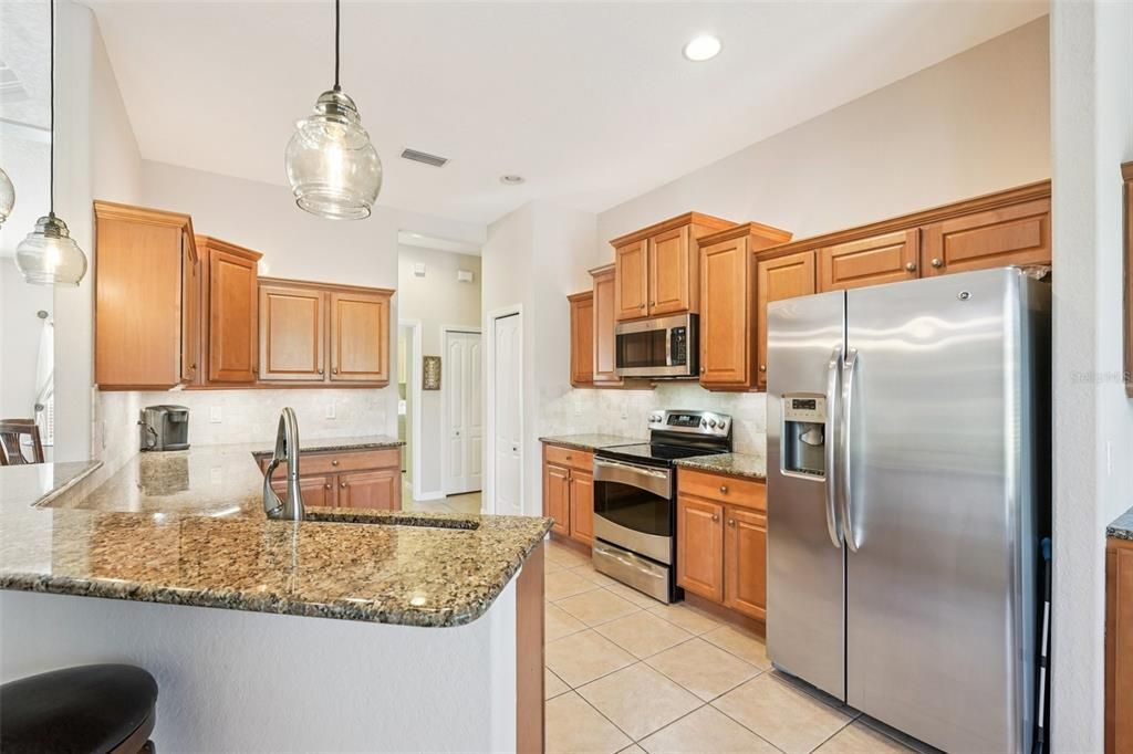 Activo con contrato: $660,000 (3 camas, 2 baños, 2279 Pies cuadrados)