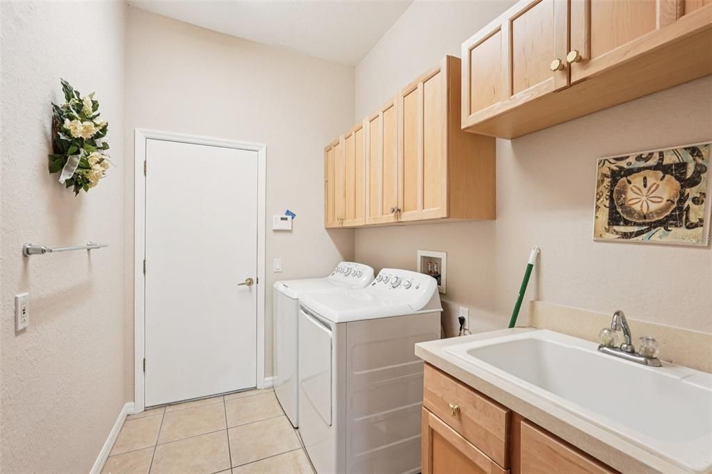 Activo con contrato: $660,000 (3 camas, 2 baños, 2279 Pies cuadrados)