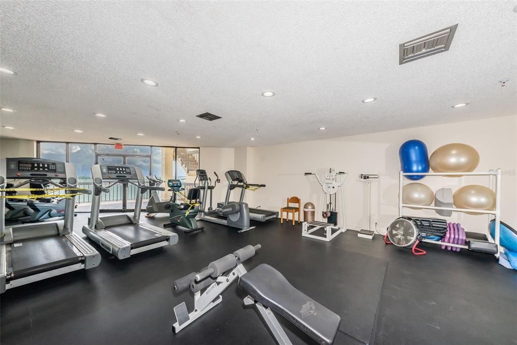 待售: $369,000 (2 贝兹, 2 浴室, 890 平方英尺)