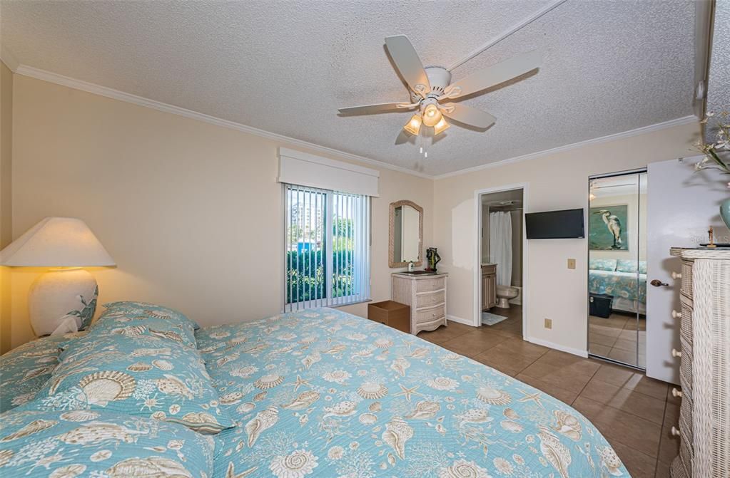 待售: $369,000 (2 贝兹, 2 浴室, 890 平方英尺)