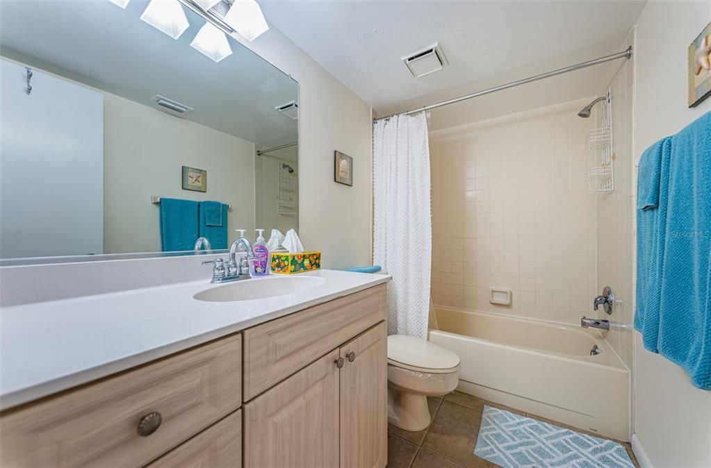 待售: $369,000 (2 贝兹, 2 浴室, 890 平方英尺)