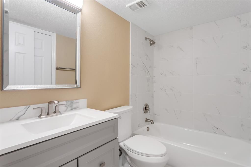 На продажу: $189,000 (2 спален, 2 ванн, 1164 Квадратных фут)