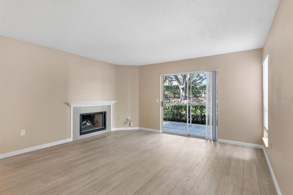 На продажу: $189,000 (2 спален, 2 ванн, 1164 Квадратных фут)