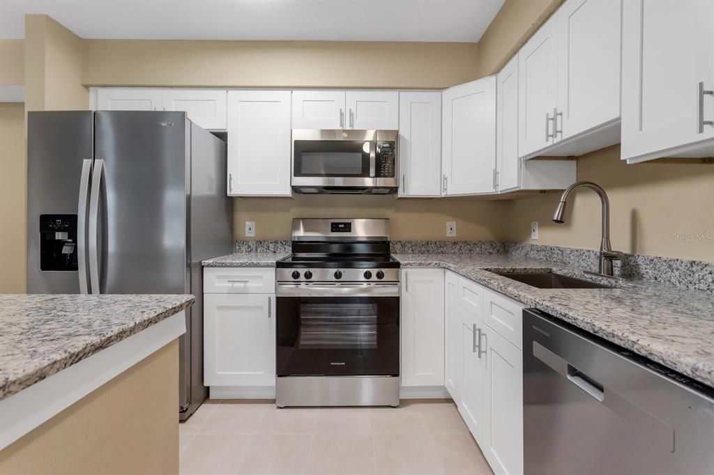 На продажу: $189,000 (2 спален, 2 ванн, 1164 Квадратных фут)