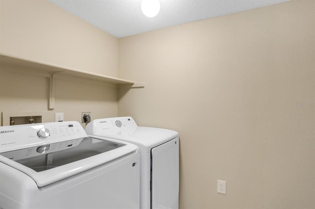 На продажу: $189,000 (2 спален, 2 ванн, 1164 Квадратных фут)