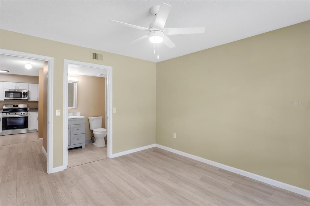 На продажу: $189,000 (2 спален, 2 ванн, 1164 Квадратных фут)