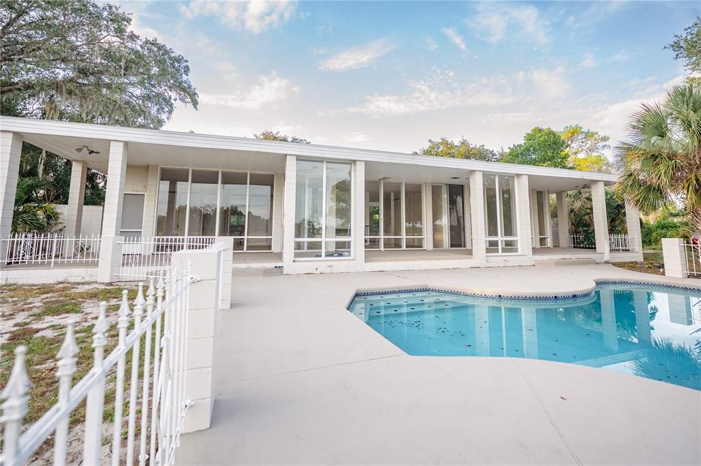 En Venta: $849,900 (4 camas, 2 baños, 2590 Pies cuadrados)