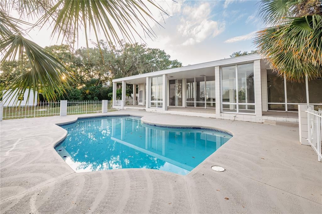 En Venta: $849,900 (4 camas, 2 baños, 2590 Pies cuadrados)