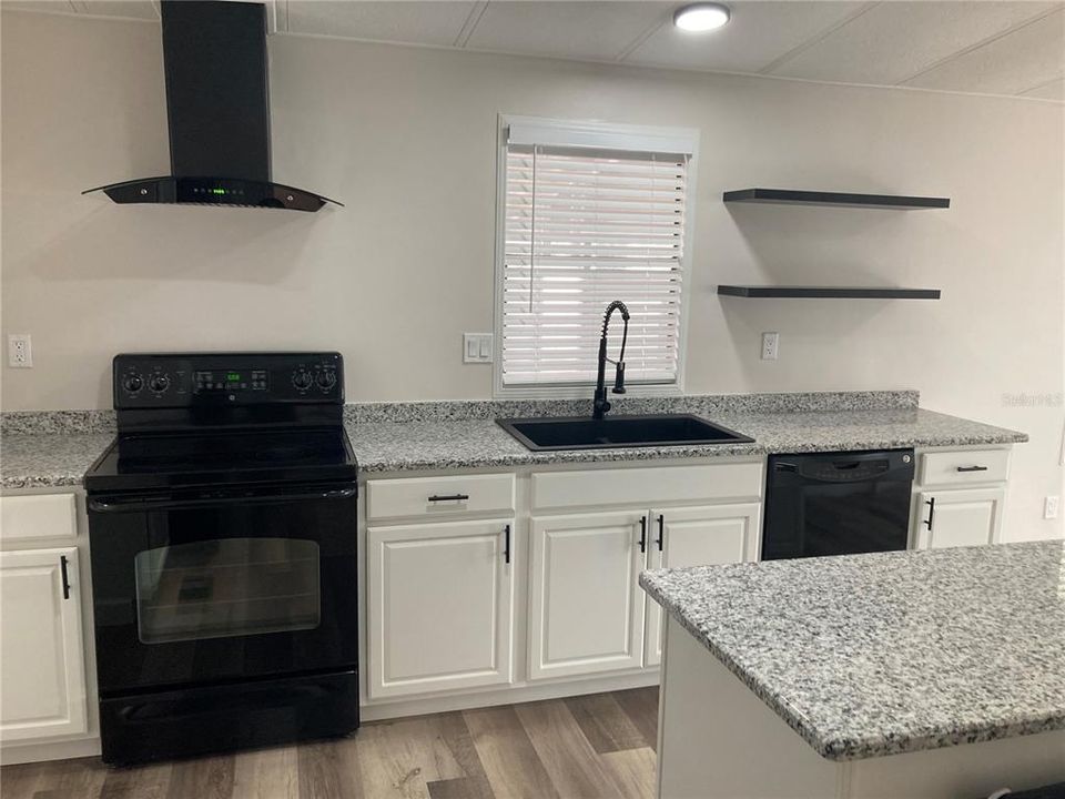 For Sale: $175,000 (2 beds, 2 baths, 1136 Square Feet)