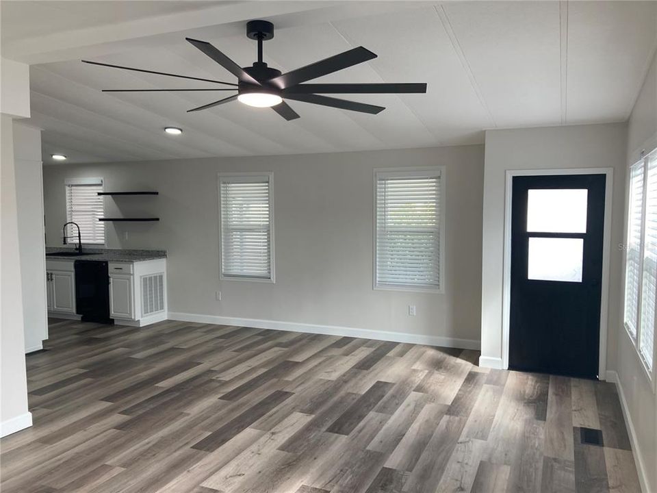 For Sale: $175,000 (2 beds, 2 baths, 1136 Square Feet)