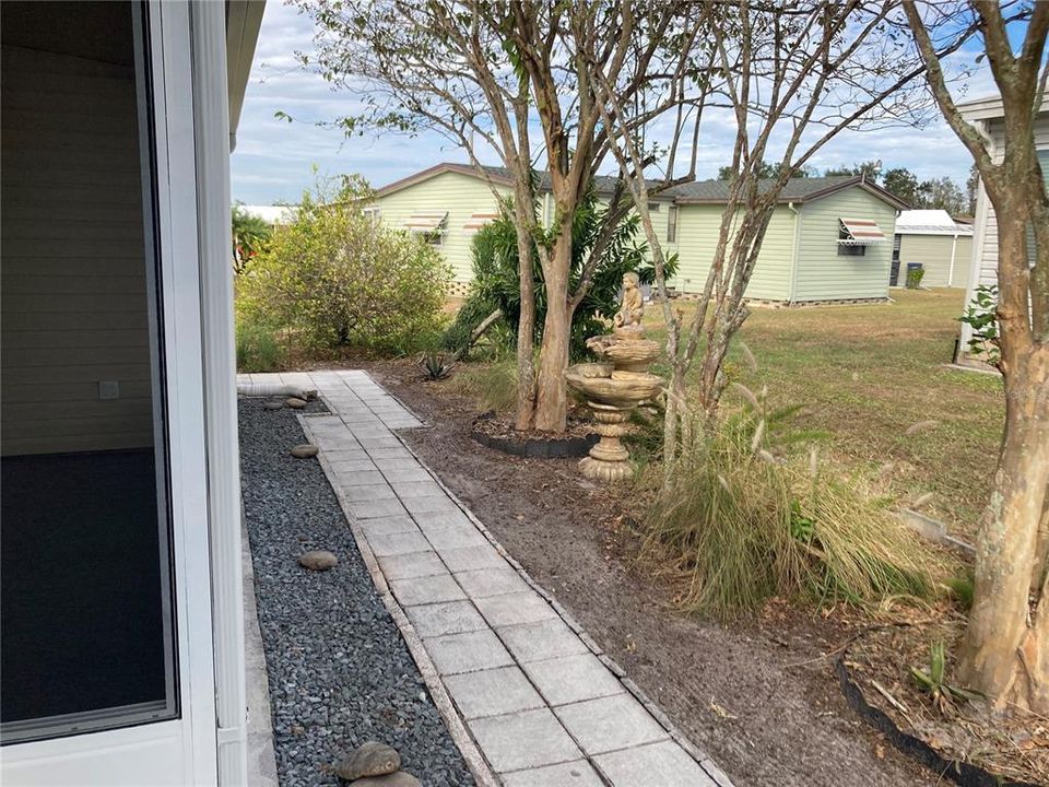 For Sale: $175,000 (2 beds, 2 baths, 1136 Square Feet)