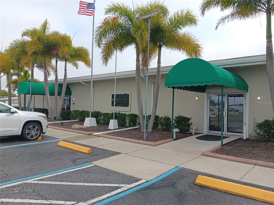 For Sale: $175,000 (2 beds, 2 baths, 1136 Square Feet)